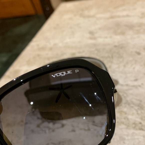 Brand new Vogue Polarized sunglasses in case with microfiber cloth - Picture 6 of 6